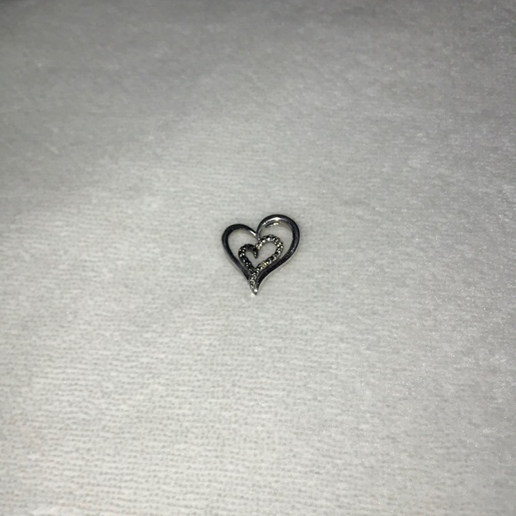 Jewelry - 🌻Beautiful sterling silver pendant